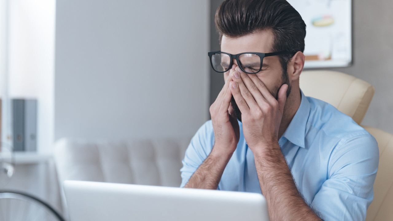 Yeni Araştırmaya Göre Mavi Işığa Maruz Kalmanın Zararlı Etkileri Yaşlanınca Daha da Kötüleşiyor