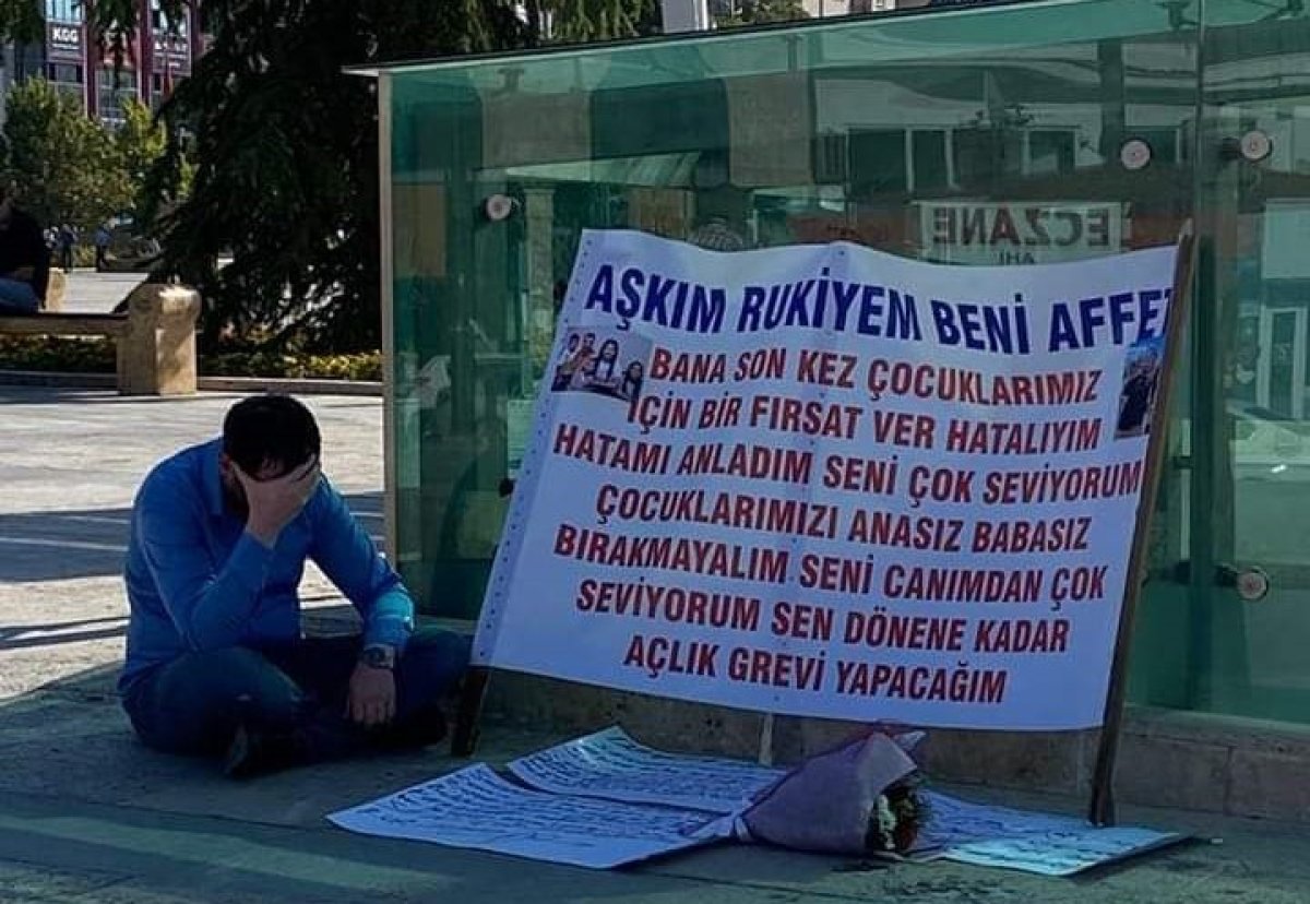 Kırşehir'de terk edildiği eşi için pankart açtı