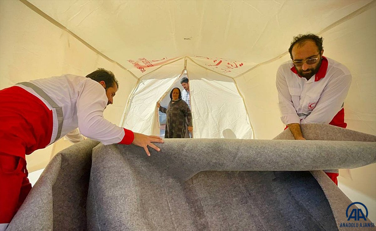 İran'daki depremde 528 kişi yaralandı