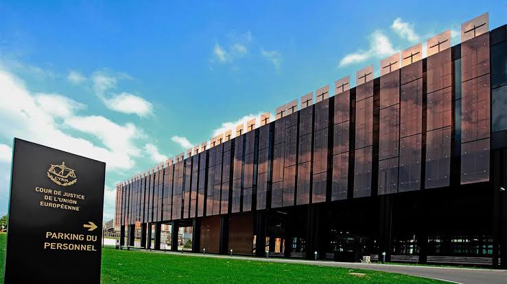 İstenmeyen müstehcen fotoğraflar göndermek artık cezalandırılıyor.