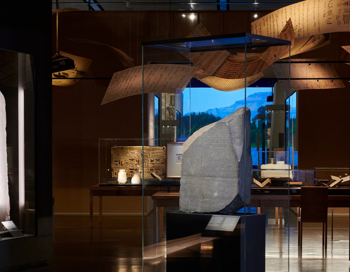 Mısırlılar Rosetta Stone'u istiyor