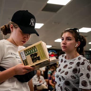 George Orwell'in baskı romanı '1984', Rusya'daki en çok satanlar listelerinin başında geliyor