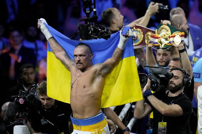 Oleksandr Usyk, 370.000 dolar bağışladı