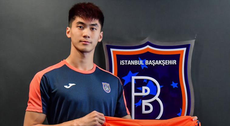 Süper Lig'in ilk Çinli oyuncusu imzayı attı