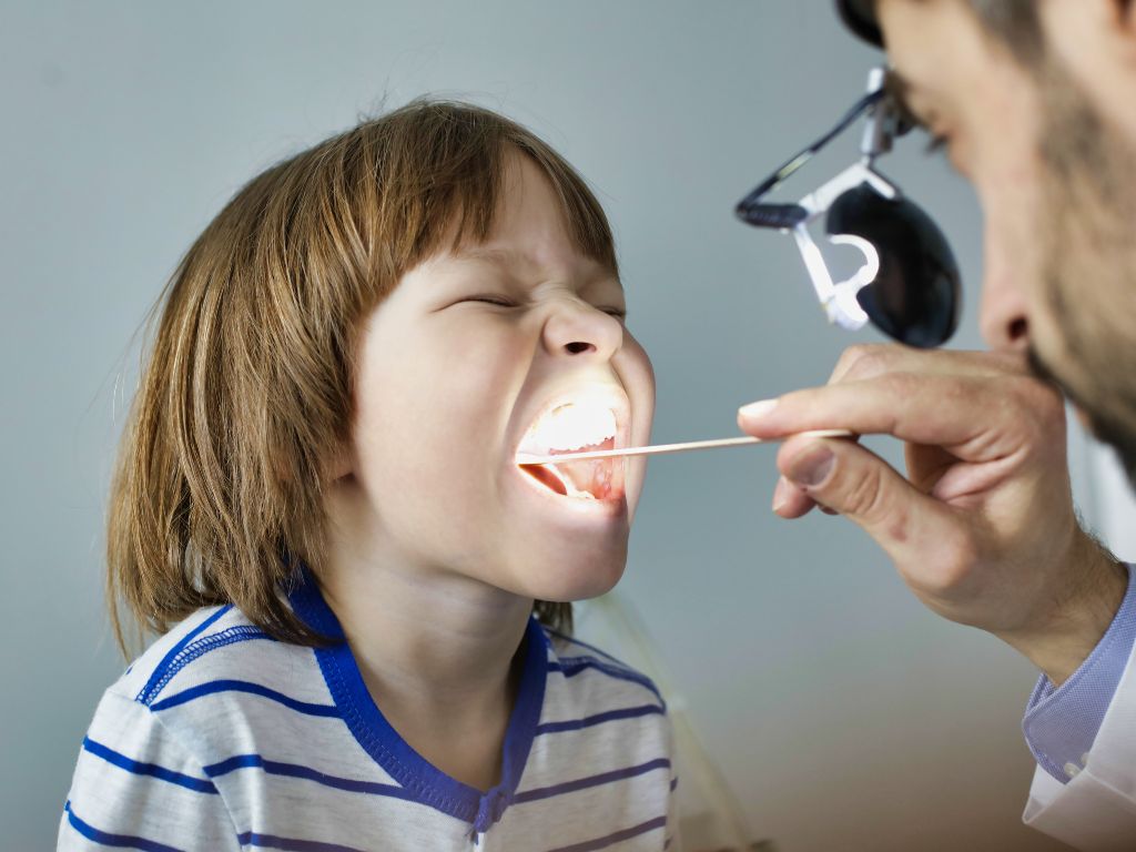 Bademcik taşı nedir? Bademcik taşı belirtileri? Bademcik taşı neden olur? Bademcik taşı tedavisi? Bademcik taşı temizleme? Bademcik taşı nasıl önlenir? Bademcik taşı zararları? Bademcik taşı yutulursa ne olur? Bademcik taşı tehlikeli midir?