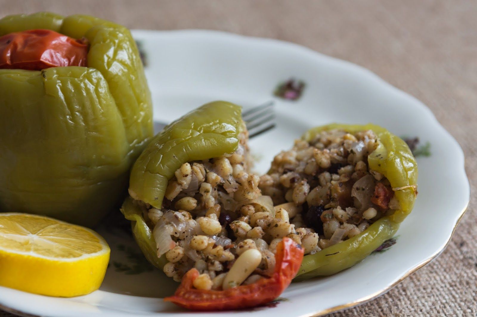 Biber Dolmasını Böyle Pişirirseniz Dağılma Sorunu Oluşmuyor!