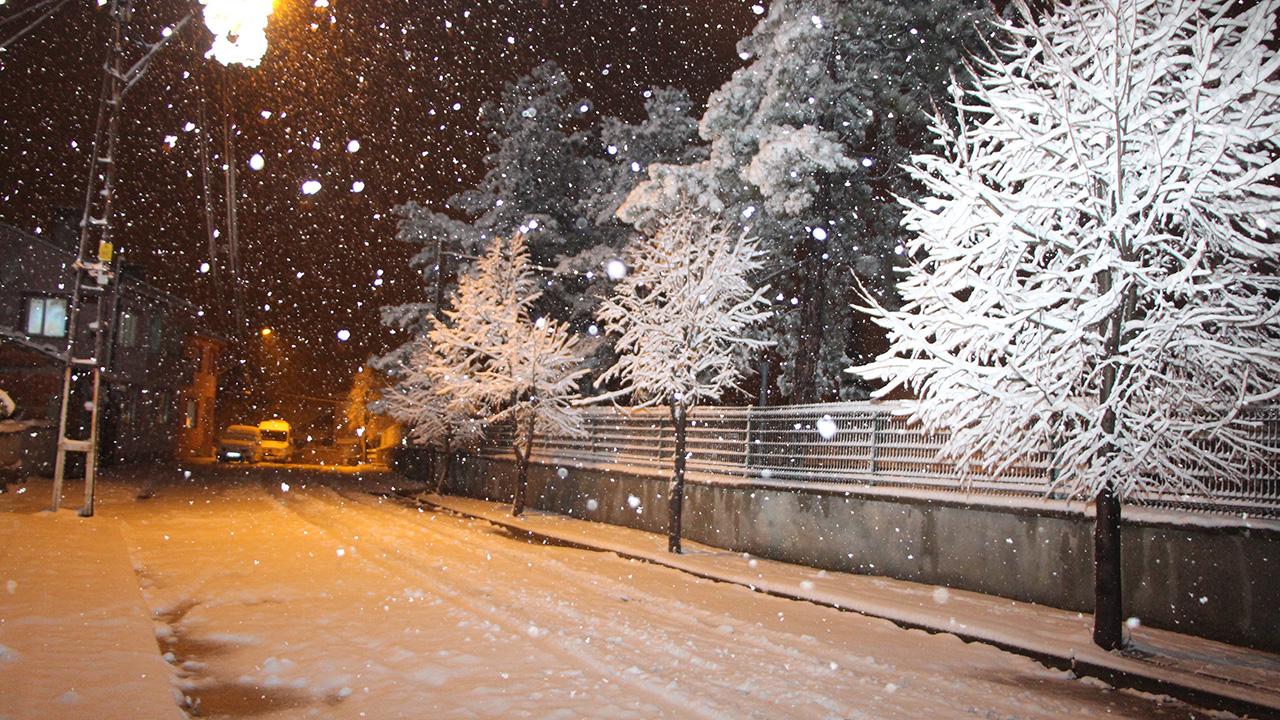 Aksaray'da yarın okullar tatil mi? Aksaray'da yarın kar tatili var mı, yok mu? Aksaray'da 24 Şubat’ta okullar tatil mi? Aksaray valiliği açıklama yaptı mı?