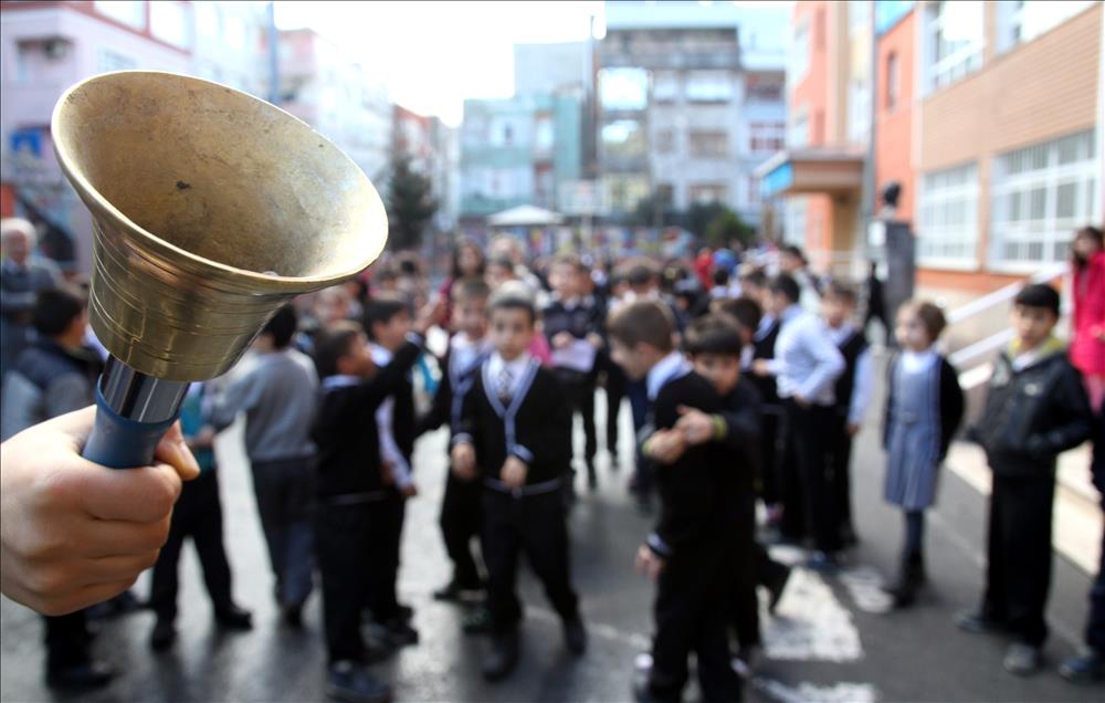 Okullar yarın mı açılıyor? 8 Eylül Pazartesi ilk ders saat kaçta başlayacak? 8 Eylül Pazartesi okullar saat kaçta açılıyor, dersler kaçta bitiyor?