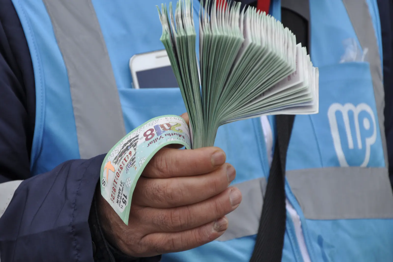2025 Yılbaşı Çekiliş Fiyatları Ne Kadar? Büyük İkramiye Bu Yıl Ne Kadar? Tam Bilet, Yarım Bilet, Çeyrek Bilet Fiyatları Ne Kadar?
