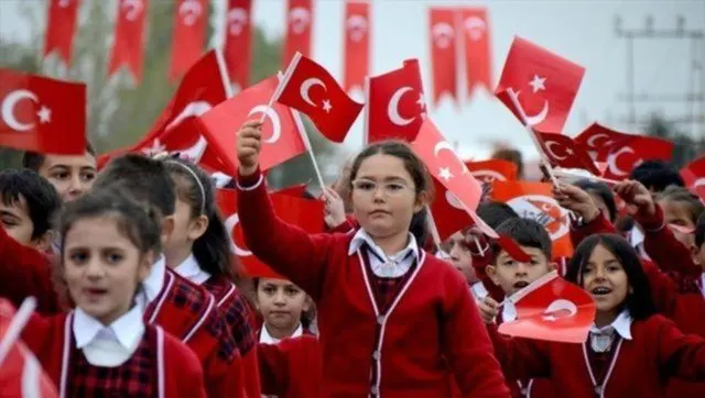 28 Ekim okullar tatil mi, yarım gün mü?