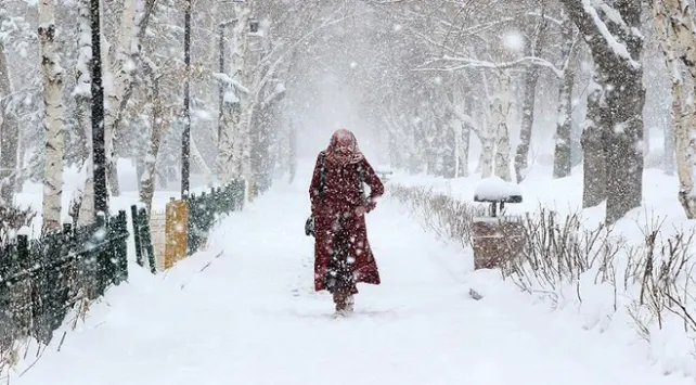 Afyonkarahisar'da yarın okullar tatil mi? Afyonkarahisar'da yarın kar tatili var mı, yok mu? Afyonkarahisar'da 24 Şubat’ta okullar tatil mi? Afyonkarahisar valiliği açıklama yaptı mı?