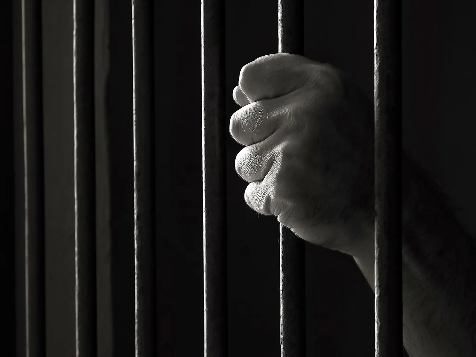 Ağırlaştırılmış müebbet nedir, ne demek? Hapis cezası kaç yıl yatar, şartları neler? Ağırlaştırılmış müebbet ile müebbet hapis cezası arasındaki farklar nelerdir?
