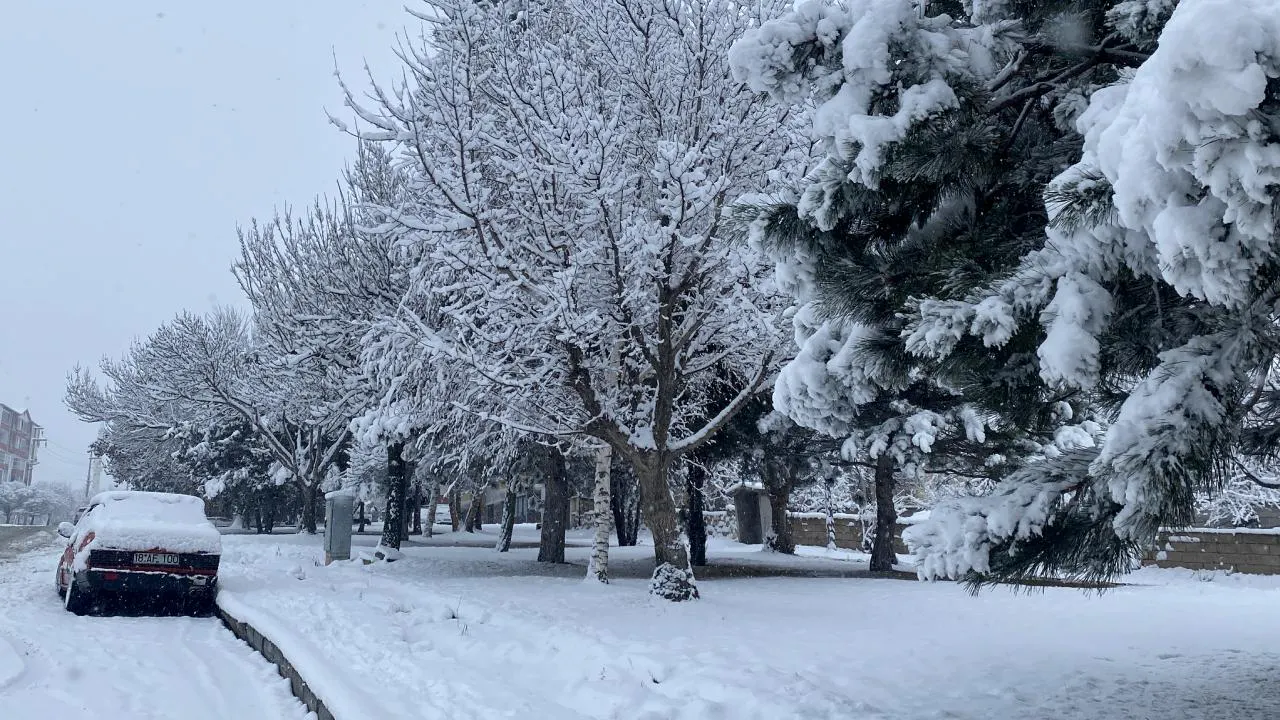 Ankara'da yarın okullar tatil mi? Ankara'da yarın kar tatili var mı, yok mu? Ankara'da 24 Şubat’ta okullar tatil mi? Ankara valiliği açıklama yaptı mı?