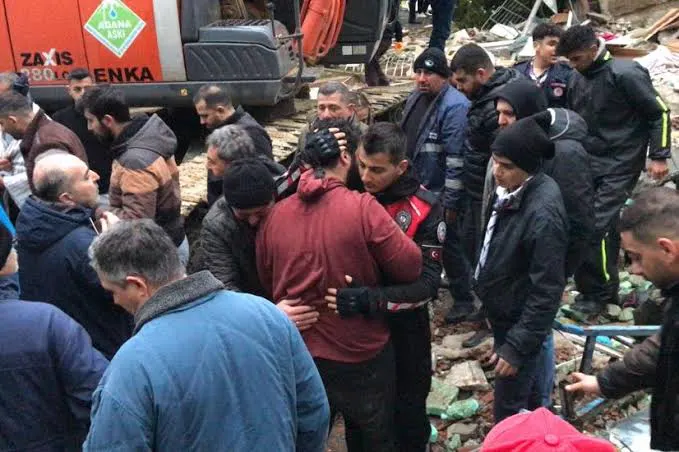 Deprem' de kaç vatandaşımızı kaybettik ? 10 İlde gerçekleşen 7.7' lik depremde son durum ne? Depremdeki kaybımız ne?