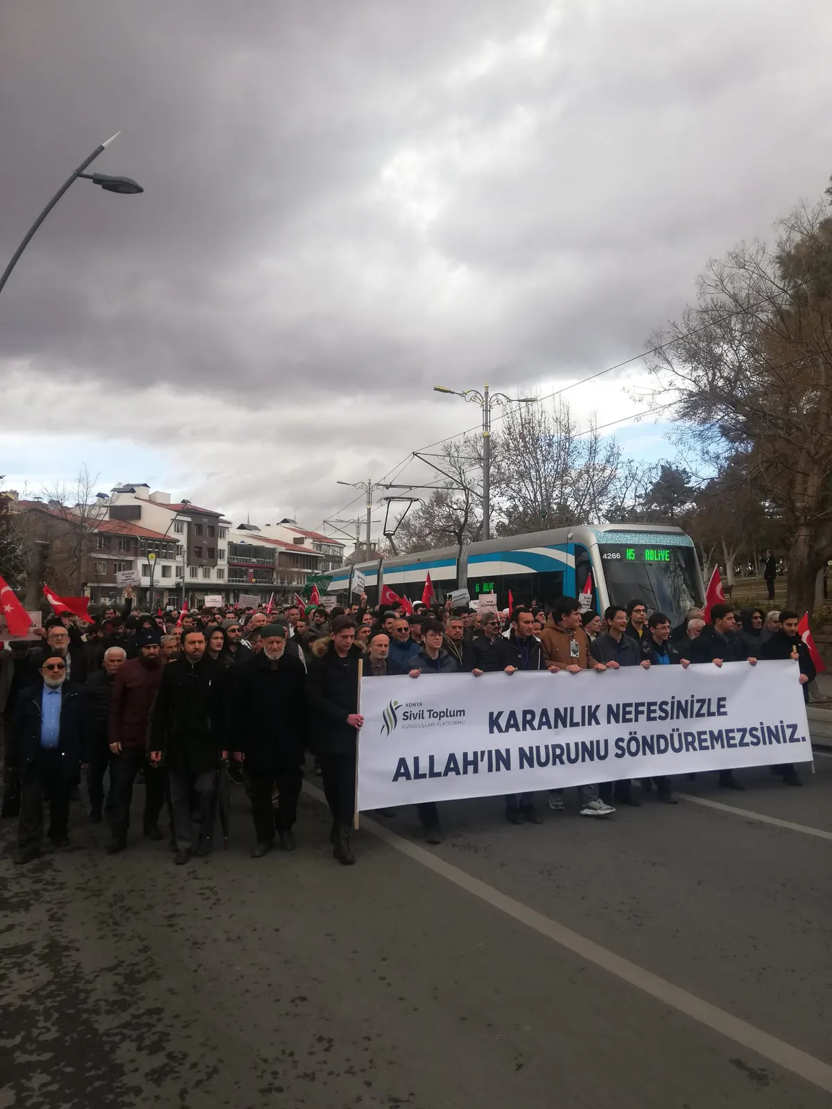 Konya'da Sivil Toplum Kuruluşları, İsveç’te Kuran'ı Kerime yapılan saldırıyı telin ettiler