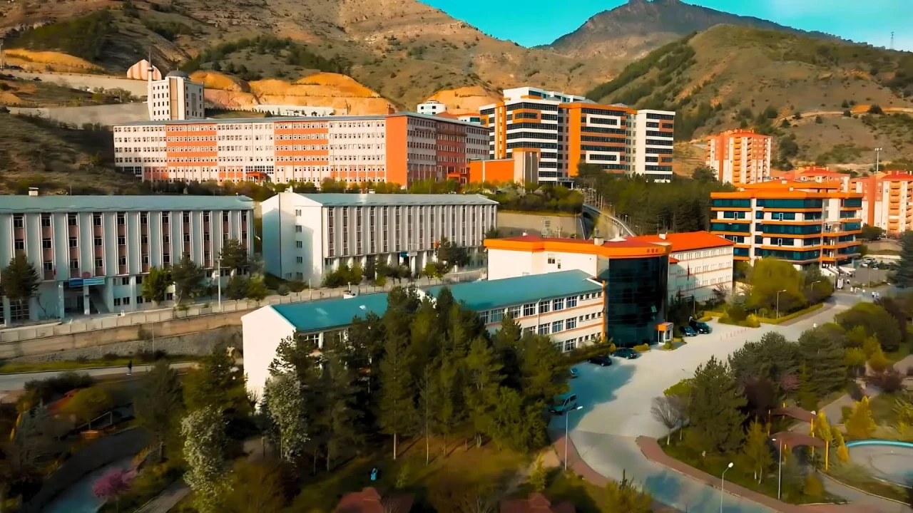 GÜMÜŞHANE ÜNİVERSİTELERİ YKS TABAN PUANLARI VE ÖSYM BÖLÜMLER LİSTESİ 2026 || YKS 150, 160, 170, 180, 190, 200, 210, 220, 230, 240, 250, 260, 270, 280, 290, 300, 310, 320, 330, 340, 350, 360, 370, 380, 390, 400 puanla Gümüşhane'de nereye, 2 ve 4 yıllık hangi bölümlere gidilir? TYT, AYT Gümüşhane devlet üniversiteleri listesi
