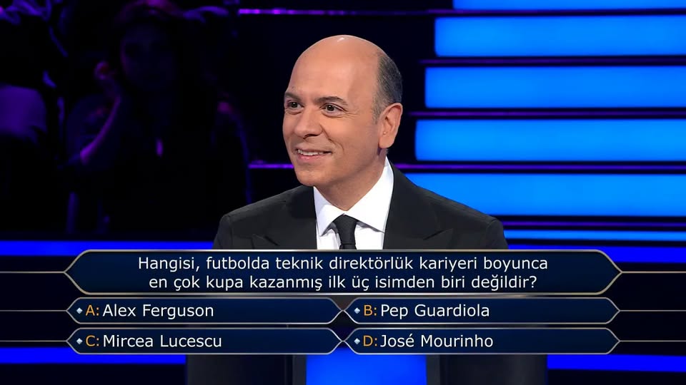 Hangisi, futbolda teknik direktörlük kariyeri boyunca en çok kupa kazanmış ilk üç isimden biri değildir?